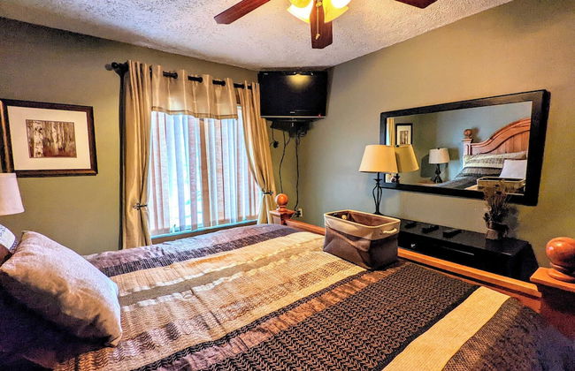 Frost Hollow by Avantstay Deck w/ Grill, Game Room Loft - Foto 11