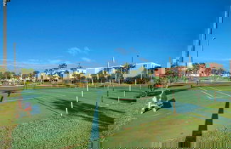 Foto 3 - Steps to Sandfest Beach Access, 2 Pools, Pickleball Beach Bliss by Avantsta