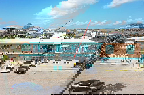 Foto 34 - Steps to Sandfest Beach Access, 2 Pools, Pickleball Beach Bliss by Avantsta