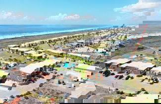 Foto 2 - Steps to Sandfest Beach Access, 2 Pools, Pickleball Beach Bliss by Avantsta