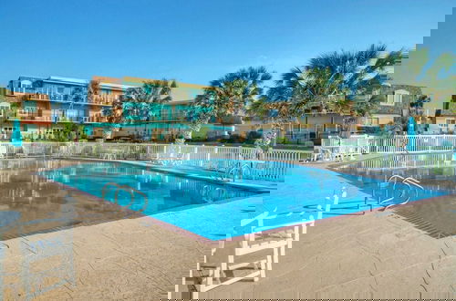 Foto 18 - Steps to Sandfest Beach Access, 2 Pools, Pickleball Beach Bliss by Avantsta