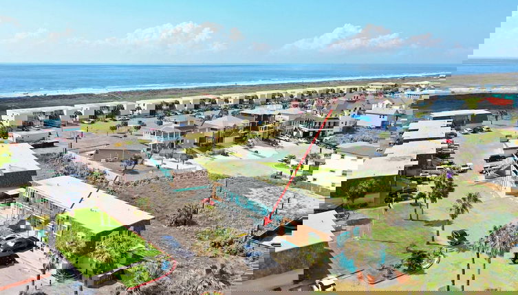 Foto 1 - Steps to Sandfest Beach Access, 2 Pools, Pickleball Beach Bliss by Avantsta