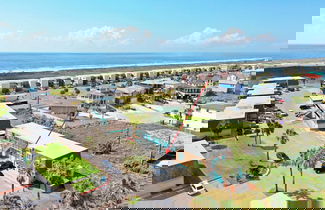 Foto 1 - Steps to Sandfest Beach Access, 2 Pools, Pickleball Beach Bliss by Avantsta