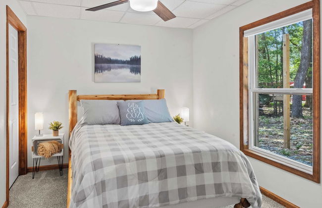 Maple Oasis by Avantstay Newly Built w/ Hot Tub, Game Room & Fire Pit - Foto 23