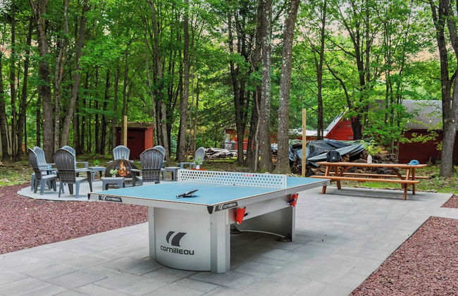 Maple Oasis by Avantstay Newly Built w/ Hot Tub, Game Room & Fire Pit - Foto 1