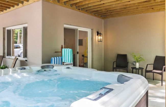 Maple Oasis by Avantstay Newly Built w/ Hot Tub, Game Room & Fire Pit - Foto 2