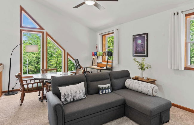 Maple Oasis by Avantstay Newly Built w/ Hot Tub, Game Room & Fire Pit - Foto 6