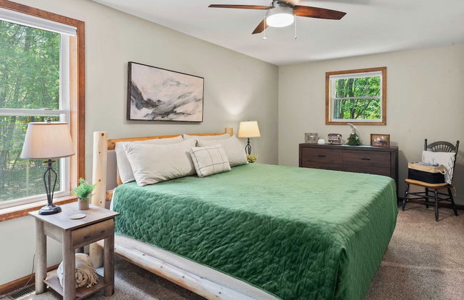 Maple Oasis by Avantstay Newly Built w/ Hot Tub, Game Room & Fire Pit - Foto 19