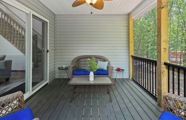 Maple Oasis by Avantstay Newly Built w/ Hot Tub, Game Room & Fire Pit - Foto 33