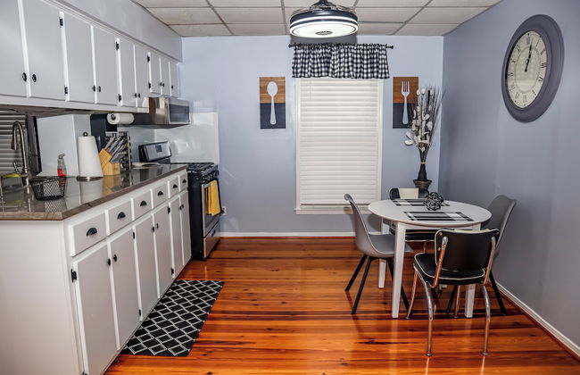 Downtown Cozy 2 BR Apt - 4min drive MardiGras Park - Foto 12