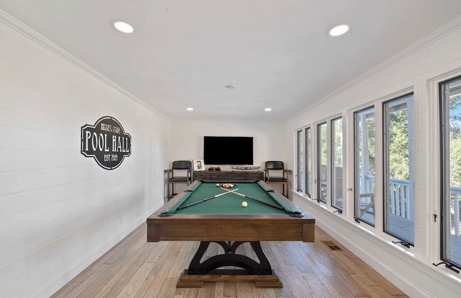 Hidden Oaks Farmhouse by Avantstay Hot Tub, Deck - Photo 18