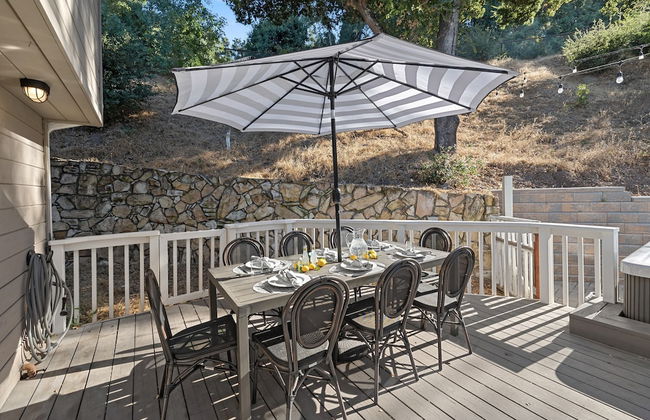 Hidden Oaks Farmhouse by Avantstay Hot Tub, Deck - Photo 30