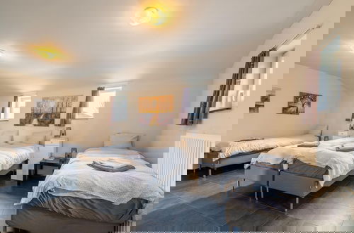 Foto 4 - Comfortable Group Home With Large Garden