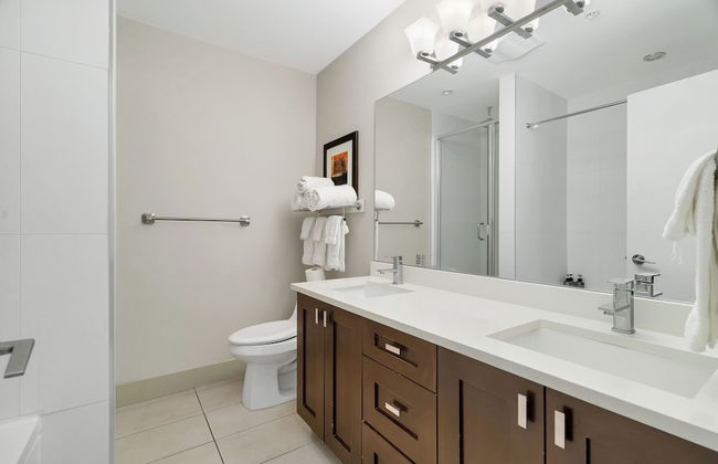 Rooftop Paradise Luxe 2BR Lake Views - Foto 44