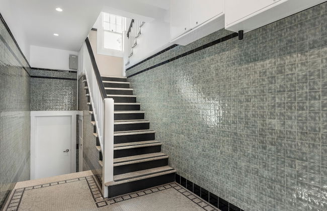 Bondi Junction Apartments by Urban Rest - Photo 18