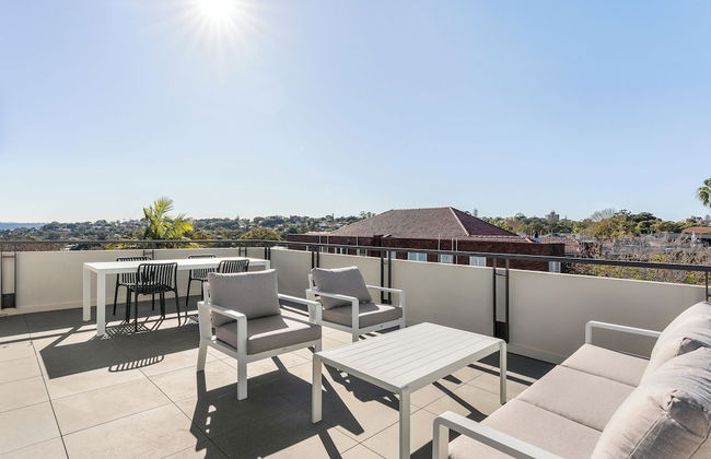 Bondi Junction Apartments by Urban Rest - Photo 16