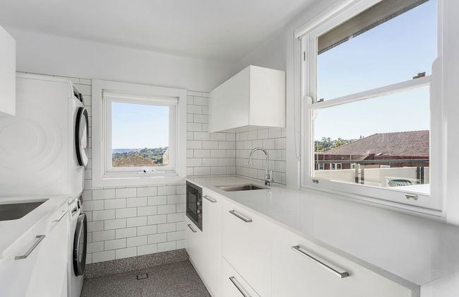 Bondi Junction Apartments by Urban Rest - Photo 17