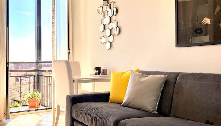 Foto 1 - Bright studio with balcony - Visconti 14