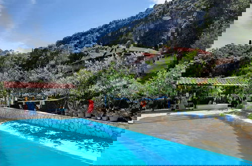 Foto 7 - Snug Apartment in Mpenitses With Shared Pool