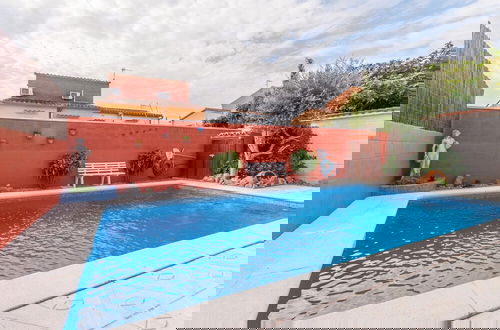 Foto 14 - Peaceful Holiday Home in Costa Brava With Private Pool