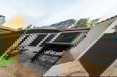 Photo 13 - Astounding Bungalow With Garden