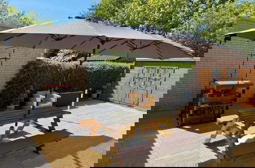 Photo 12 - Astounding Bungalow With Garden