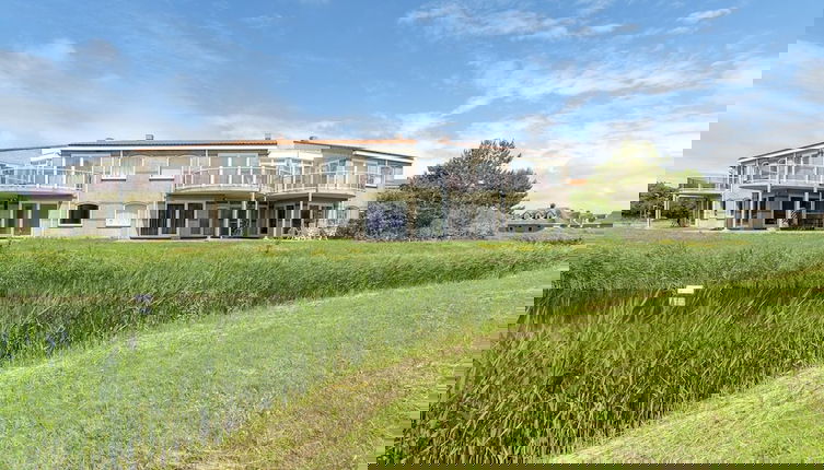 Foto 1 - Modern Home Near the Beach