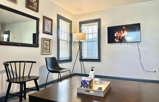Comfy House With Fenced Yard I Step to Plaza Dist - Foto 4