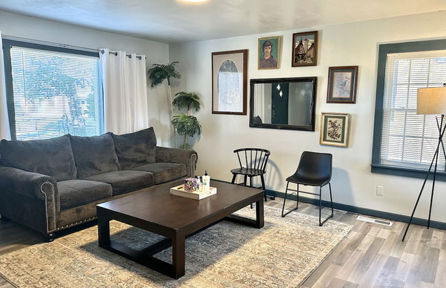 Comfy House With Fenced Yard I Step to Plaza Dist - Foto 1