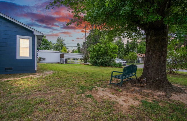 Comfy House With Fenced Yard I Step to Plaza Dist - Foto 7