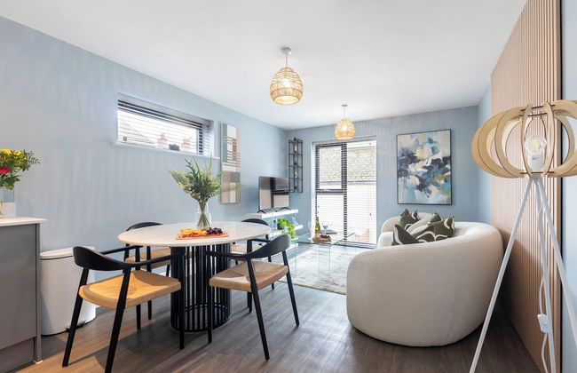 Beautiful 2 Bedroom Apartment With Parking in The Docks - Foto 2