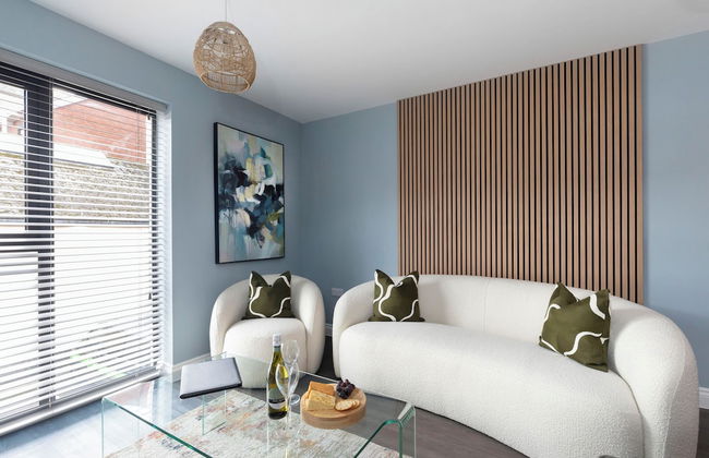 Beautiful 2 Bedroom Apartment With Parking in The Docks - Foto 12