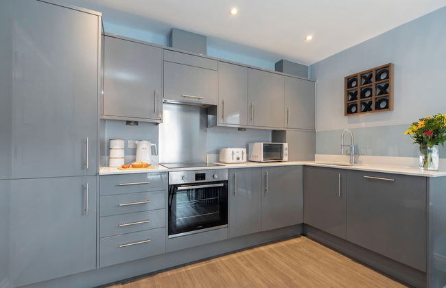 Beautiful 2 Bedroom Apartment With Parking in The Docks - Foto 9