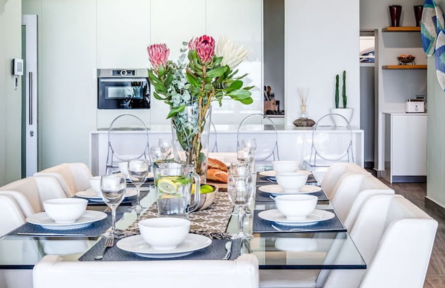 Camps Bay Holiday Apartment in Secure Complex With Private Pool and Parking Houghton Views - Foto 39