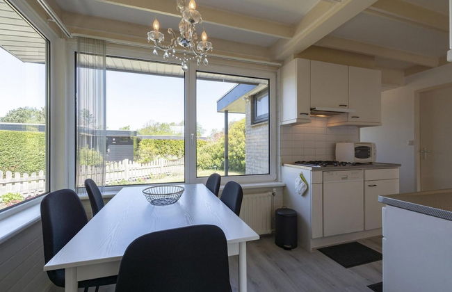 Welcoming Bungalow With Garden - Foto 14