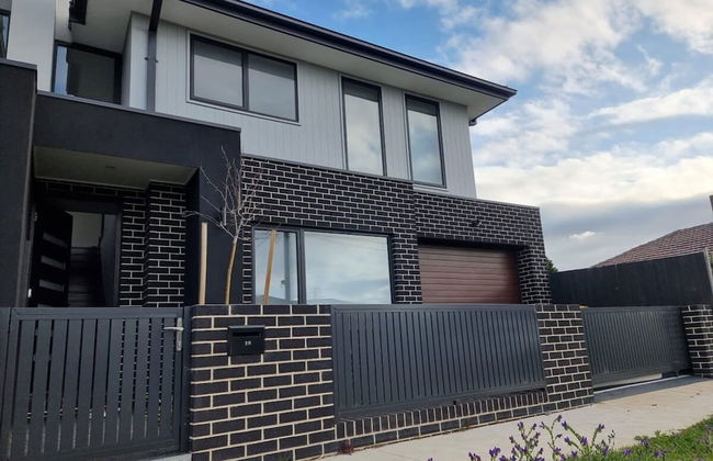 Brand new House - Modern Home in Great Location - Foto 1