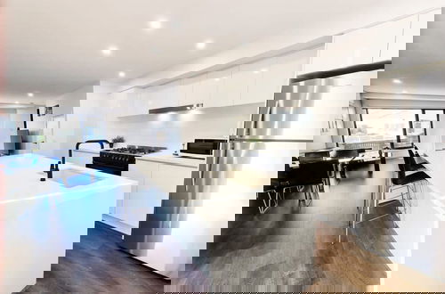 Foto 10 - Brand new House - Modern Home in Great Location