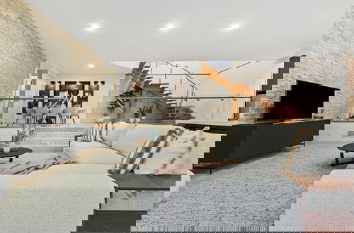 Foto 34 - Cliffside Castle With Bay And City Views