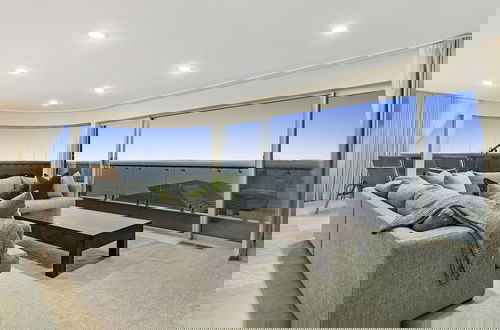 Foto 10 - Cliffside Castle With Bay And City Views
