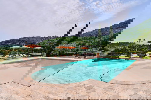 Photo 13 - Spacious Apartment With Swimming Pool
