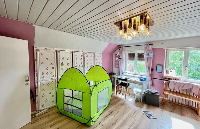 Charming Holiday Home With Garden - Photo 4