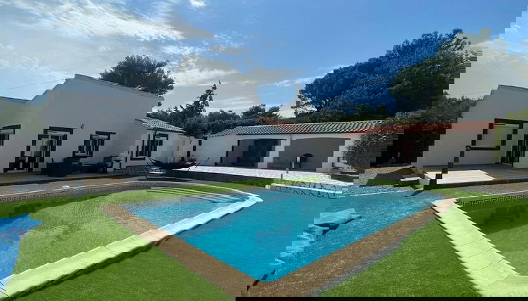 Foto 1 - Modern Holiday Home With Pool