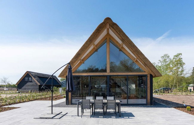 Chic Thatched-roof Stay - Foto 19