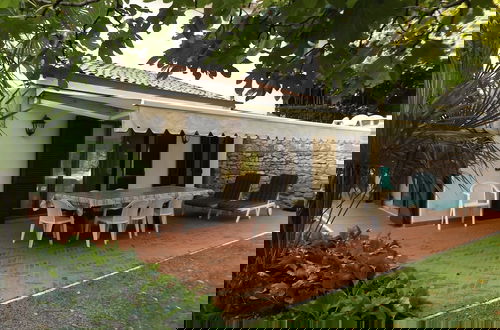 Foto 8 - Exclusive Villa Dipped in a Wide Private Park, big Pool, on the Garda Lake