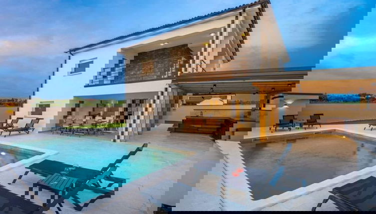 Foto 1 - Villa Dvor Comfortable Holiday Residence