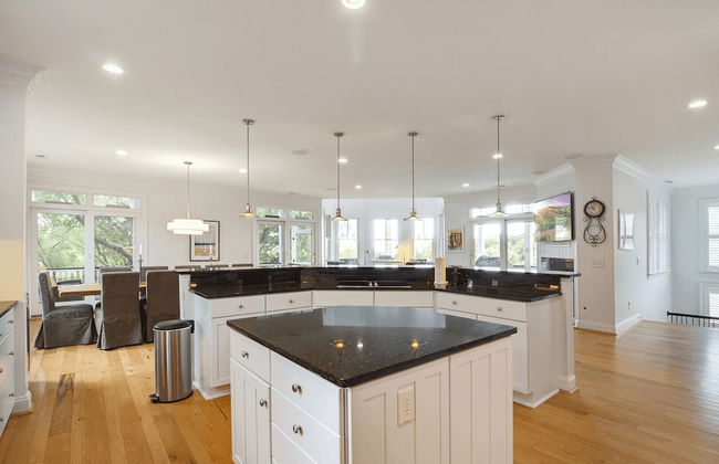 2701 Palm Boulevard by Avantstay Steps to the Beach, Ping Pong, Putting Green - Foto 23