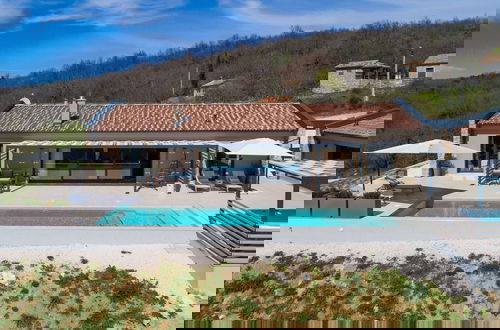 Foto 14 - Villa Noeli With Swimming Pool