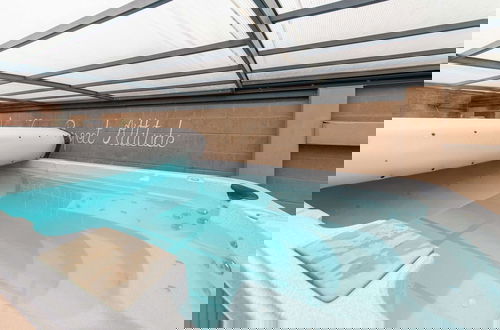Foto 26 - Modern Holiday Home in Verviers With Indoor Pool