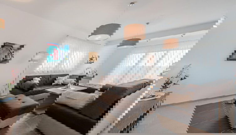 Foto 1 - Beautiful Villa With Swimming Pool and Terrace