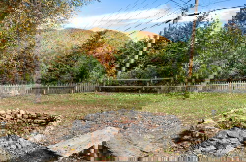 Foto 17 - Smoky Mountain Mecca by Avantstay Mountain Views